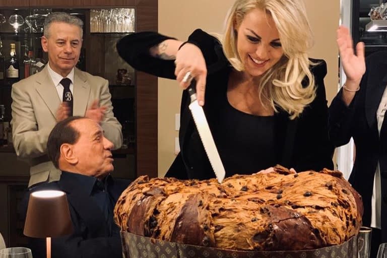Silvio Berlusconi y Francesca Pascale, en el festejo de una Navidad, antes de su separación