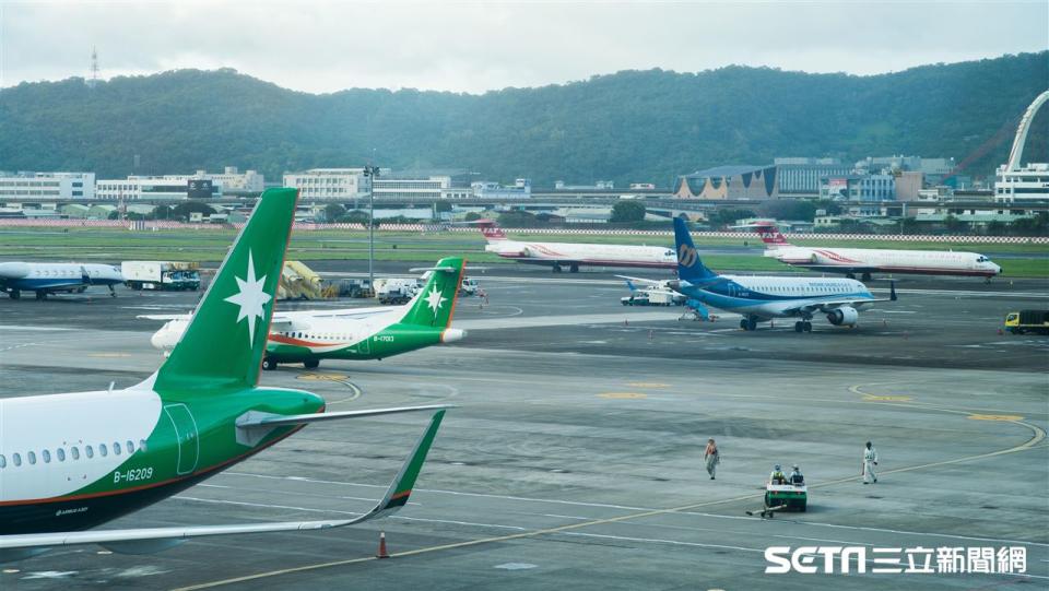 國內班機今日全部取消。（示意圖，記者陳弋攝影）