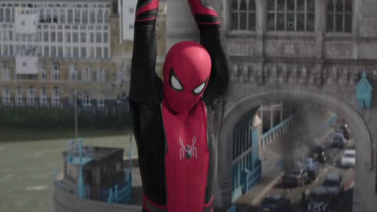  Peter Parker slinging around London in Spider-Man: Far From Home. 