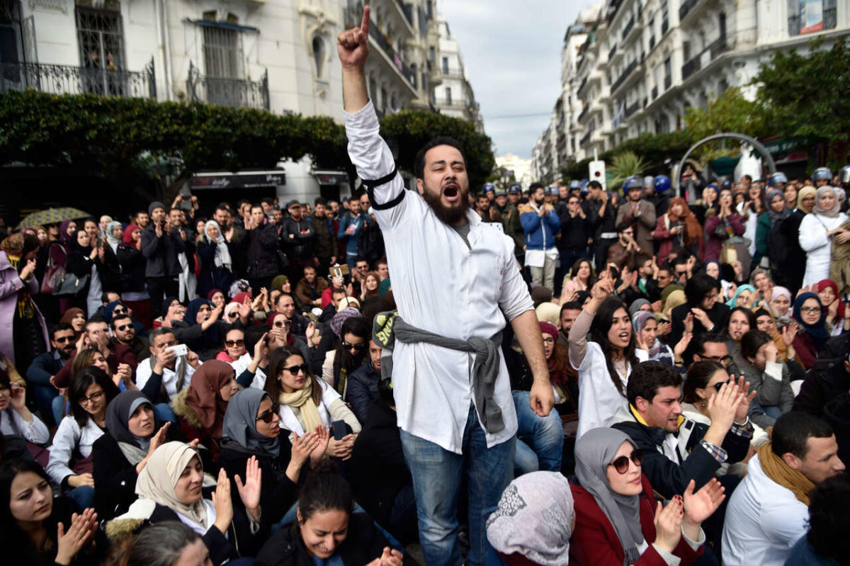 En Argelia, las nuevas restricciones al derecho de huelga causan polémica