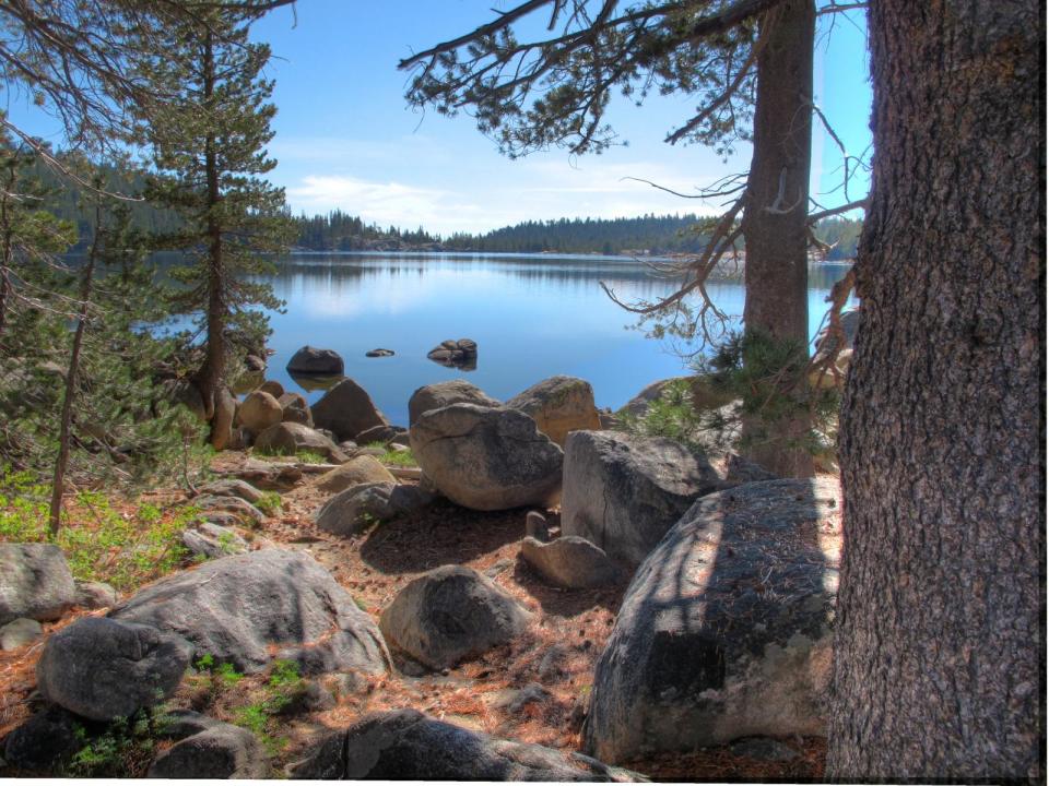 Lake Alpine provides fishing and hiking activities in high-Sierra splendor.