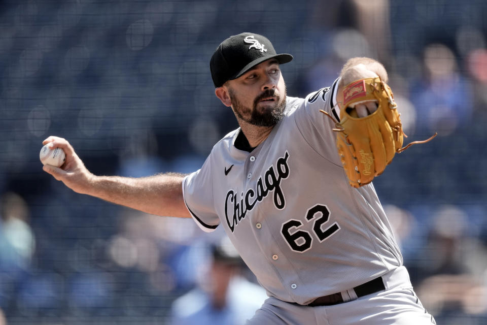 Chicago White Sox starting pitcher Jesse Scholtens throws during the first inning of a baseball game against the Kansas City Royals Monday, Sept. 4, 2023, in Kansas City, Mo. (AP Photo/Charlie Riedel)