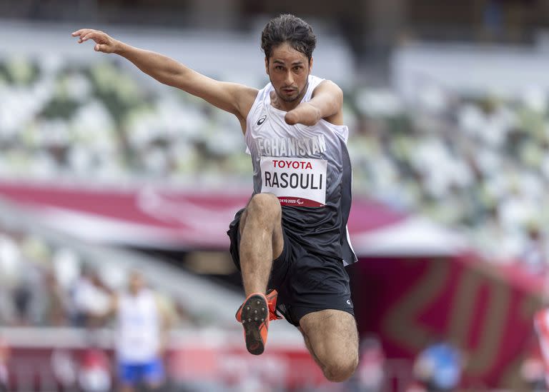 Hossain Rasouli, en la final de atletismo masculino de salto de longitud T47 en los Juegos Paralímpicos de Tokio 2020