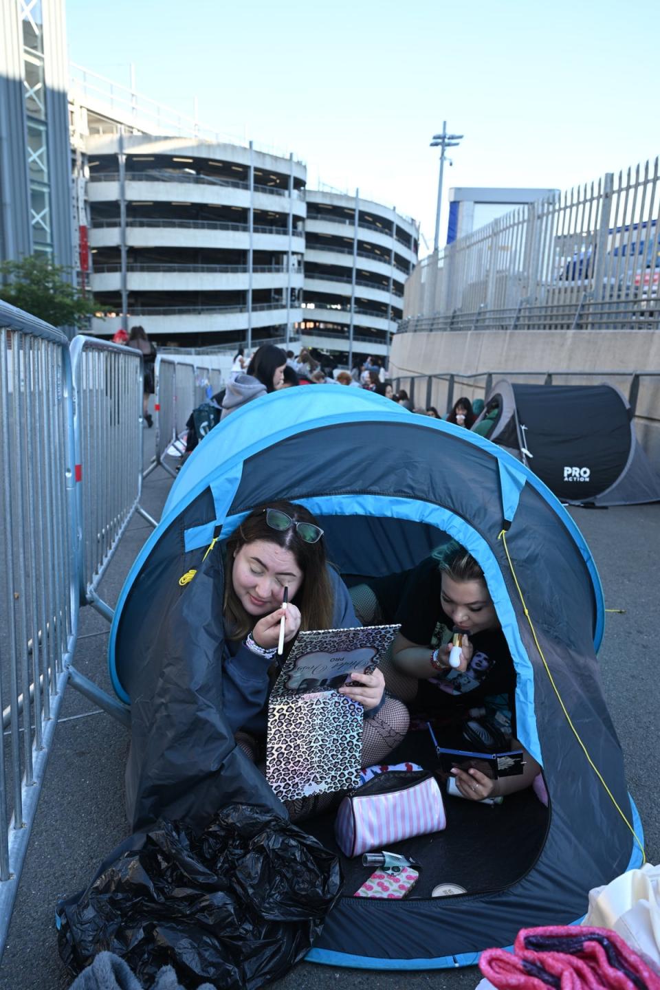 Fans camped out overnight on Thursday (Daniel Hambury/Stella Pictures Ltd)
