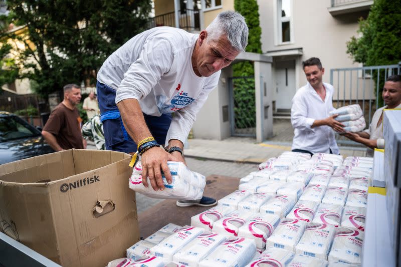 Peter Magyar delivers aid to the children's hospital in Kyiv