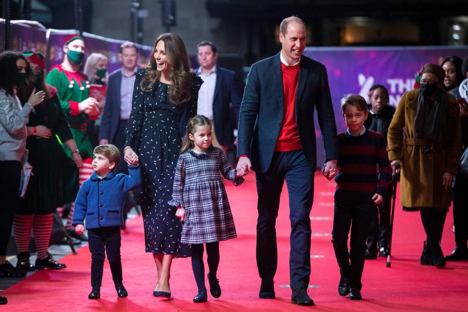 Britain's Prince William, Duke of Cambridge, his wife Britain's Catherine, Duchess of Cambridge, and their children Britain's Prince George of Cambridge (R), Britain's Princess Charlotte of Cambridge (3rd L) and Britain's Prince Louis of Cambridge (L) arrive to attend a special pantomime performance of The National Lotterys Pantoland at London's Palladium Theatre in London on December 11, 2020, to thank key workers and their families for their efforts throughout the pandemic. (Photo by Aaron Chown / POOL / AFP) (Photo by AARON CHOWN/POOL/AFP via Getty Images)