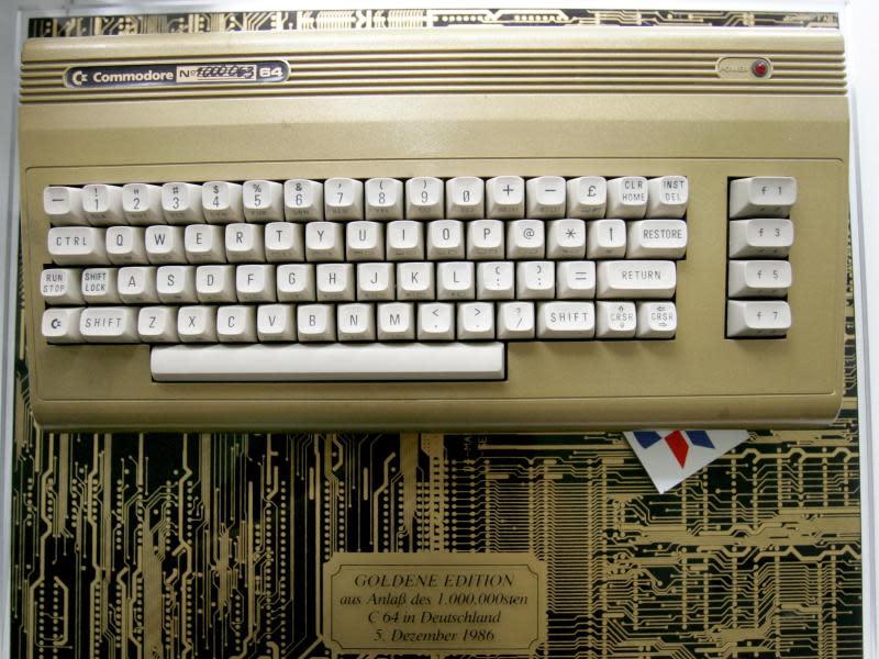 Ein C64 der Firma Commodore aus dem Jahr 1986. Das Sondermodell wurde zum 1.000.000 verkauften C64 in Deutschland aufgelegt. Foto: Lukas Barth