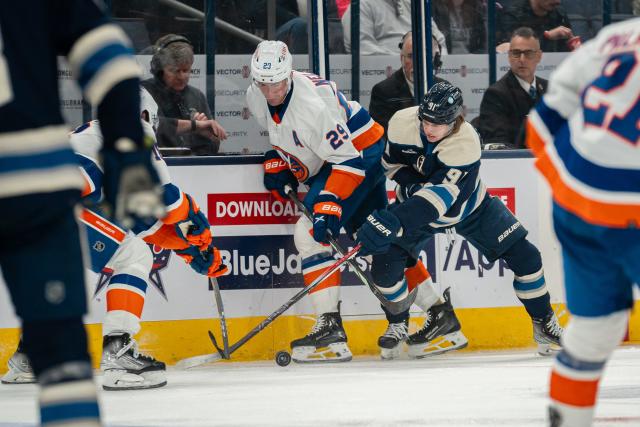 Blue Jackets center Kent Johnson scores title winning goal for