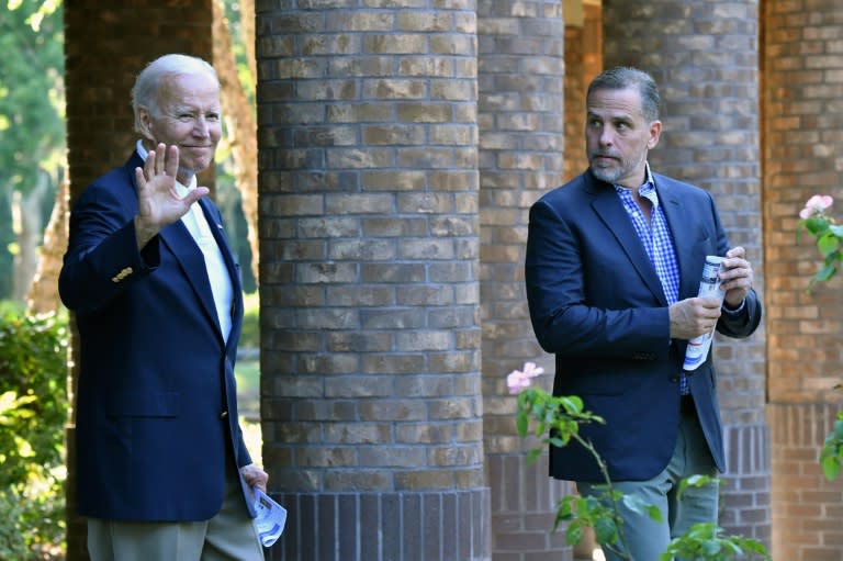 Joe Biden avec son fils Hunter en Caroline du Sud, le 13 avril 2022 (Nicholas Kamm)