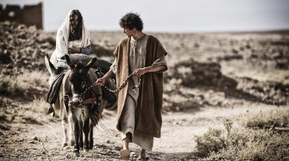 This image released by 20th Century Fox shows Leila Mimmack, left, and Joe Coen as a young Mary and Joseph in a scene from "Son of God." (AP Photo/20th Century Fox, Casey Crafford)