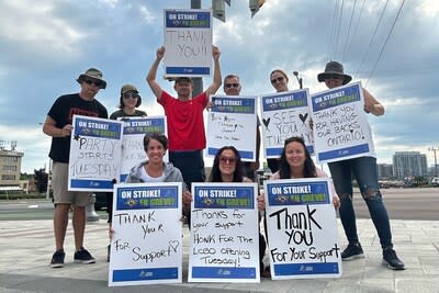 Group of LCBO employees perseveres "Thanks" Strike signs thank their community and allies for their support. (CNW Group/Ontario Public Service Employees Union (OPSEU/SEFPO))