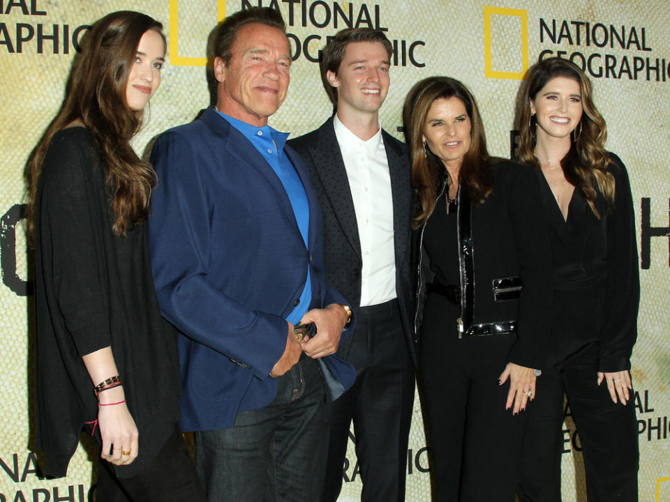 Christina Schwarzenegger, Arnold Schwarzenegger, Patrick Schwarzenegger, Maria Shriver und Katherine Schwarzenegger 2017 auf einer Premiere (Bild: AdMedia/ImageCollect)