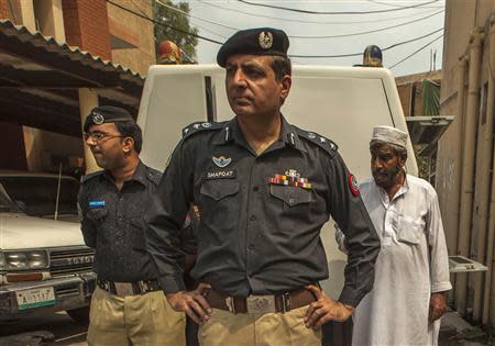 Shafqat Malik (C), head of a police bomb disposal unit, watches his team display their equipment during a demonstration at the unit's headquarters in Peshawar September 11, 2013. REUTERS/Zohra Bensemra