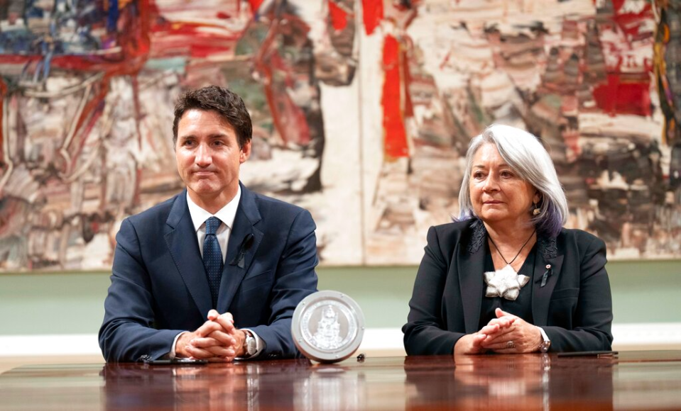 加拿大總理杜魯道（Justin Trudeau）與總督瑪麗·西蒙（Mary Simon）。