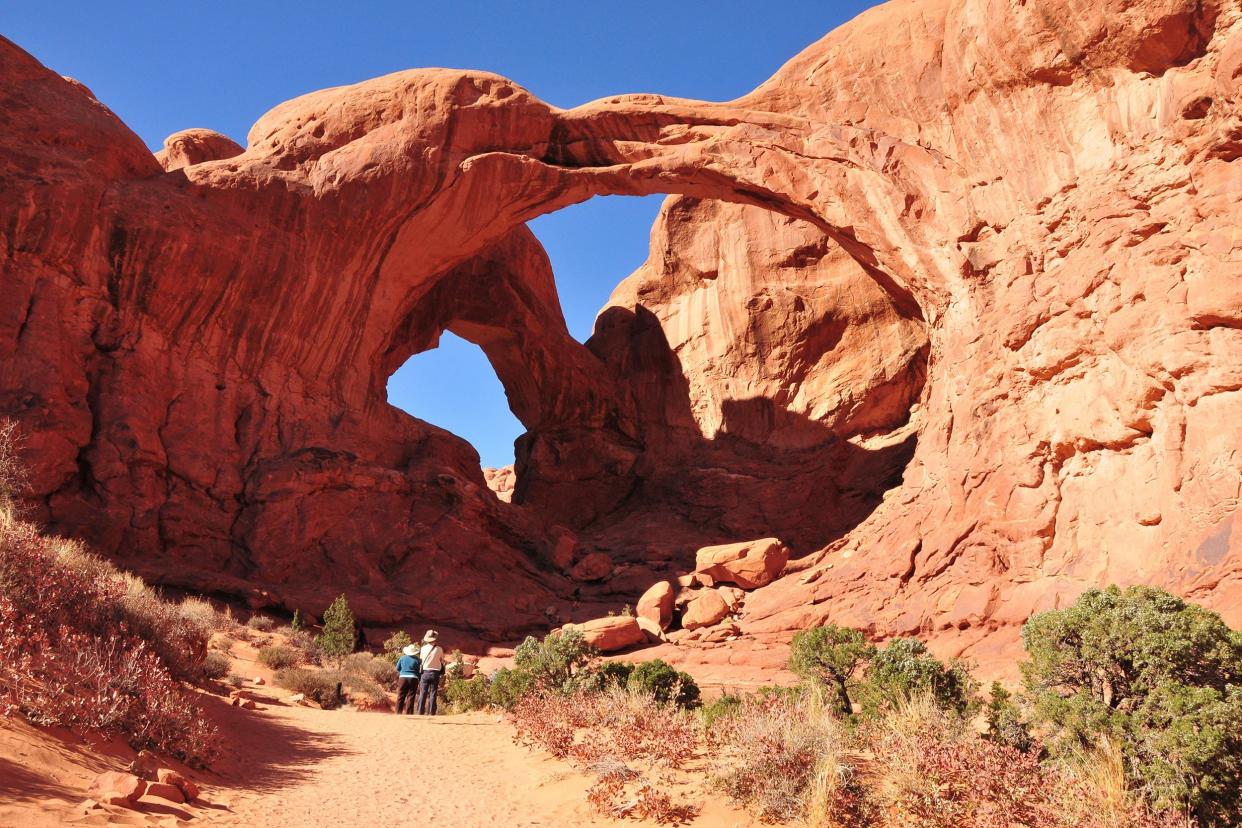 couple admiring natural arches in Utah