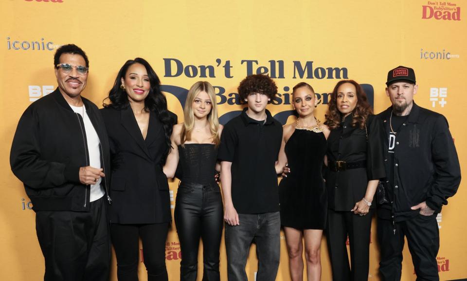 lionel richie, lisa parigi, harlow madden, sparrow madden, nicole richie, brenda harvey richie, and joel madden