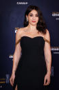 <p>L'actrice et chanteuse Camélia Jordana a fait sensation dans une longue robe fendue, décolletée sur les épaules et ornée de chaînes dorées. (Photo by Thomas Samson/Pool/SC Pool - Corbis/Corbis via Getty Images)</p> 