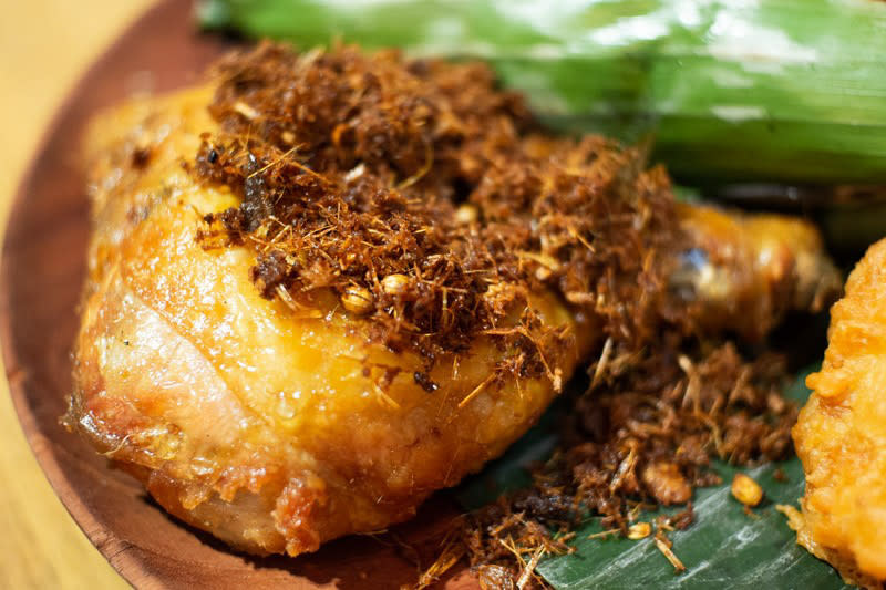 Image of ayam goreng serundeng from bara food