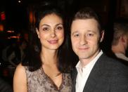 Kennengelernt hatten sich Benjamin McKenzie ("O.C., California") und Morena Baccarin ("Homeland") 2014 am Set der US-Serie "Gotham". Zu diesem Zeitpunkt war sie noch mit Regisseur Austin Chick liiert. 2015 kamen sich McKenzie und Baccarin schließlich näher, Anfang 2016 wurden die beiden Eltern einer Tochter, im Juni heirateten sie. (Bild: Bruce Glikas/WireImage)