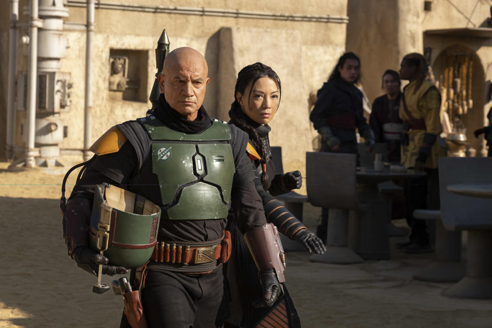 (L-R): Boba Fett (Temuera Morrison) and Fennec Shand (Ming-Na Wen) in Lucasfilm&#39;s THE BOOK OF BOBA FETT, exclusively on Disney+. &#xc2;&#xa9; 2021 Lucasfilm Ltd. & &#xe2;&#x84;&#xa2;. All Rights Reserved.