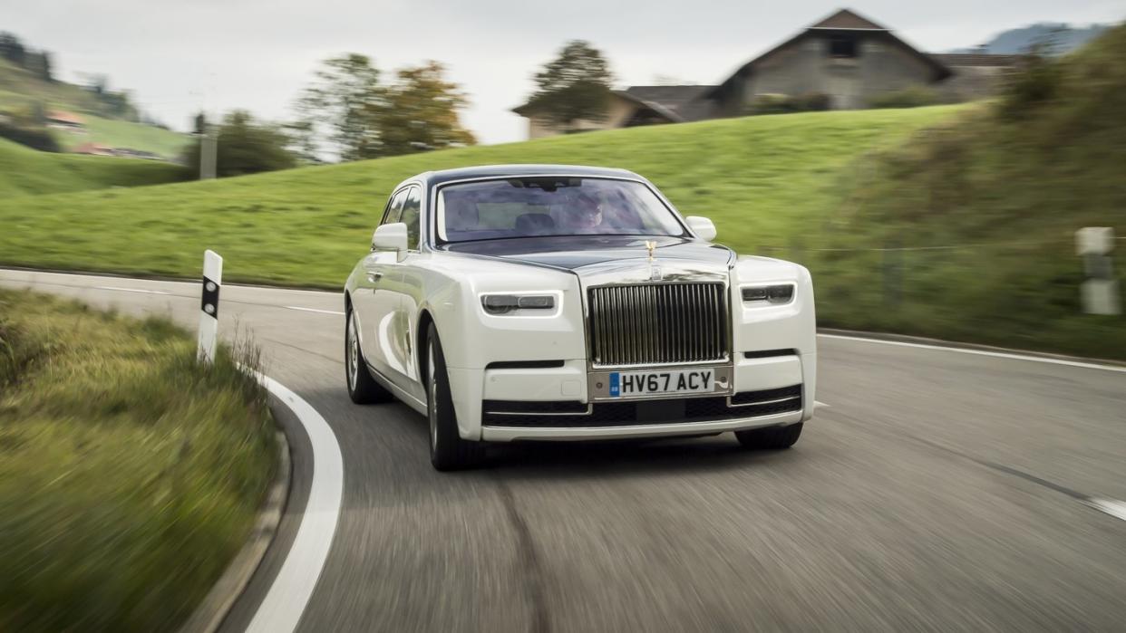 Von einem exorbitant teuren Luxusgefährt wie dem Rolls-Royce Phantom können die meisten Menschen nur träumen. Immerhin hat die Luxuslimousine einen Grundpreis von 446 250 Euro. Foto: Jameslipman.com/Rolls-Royce