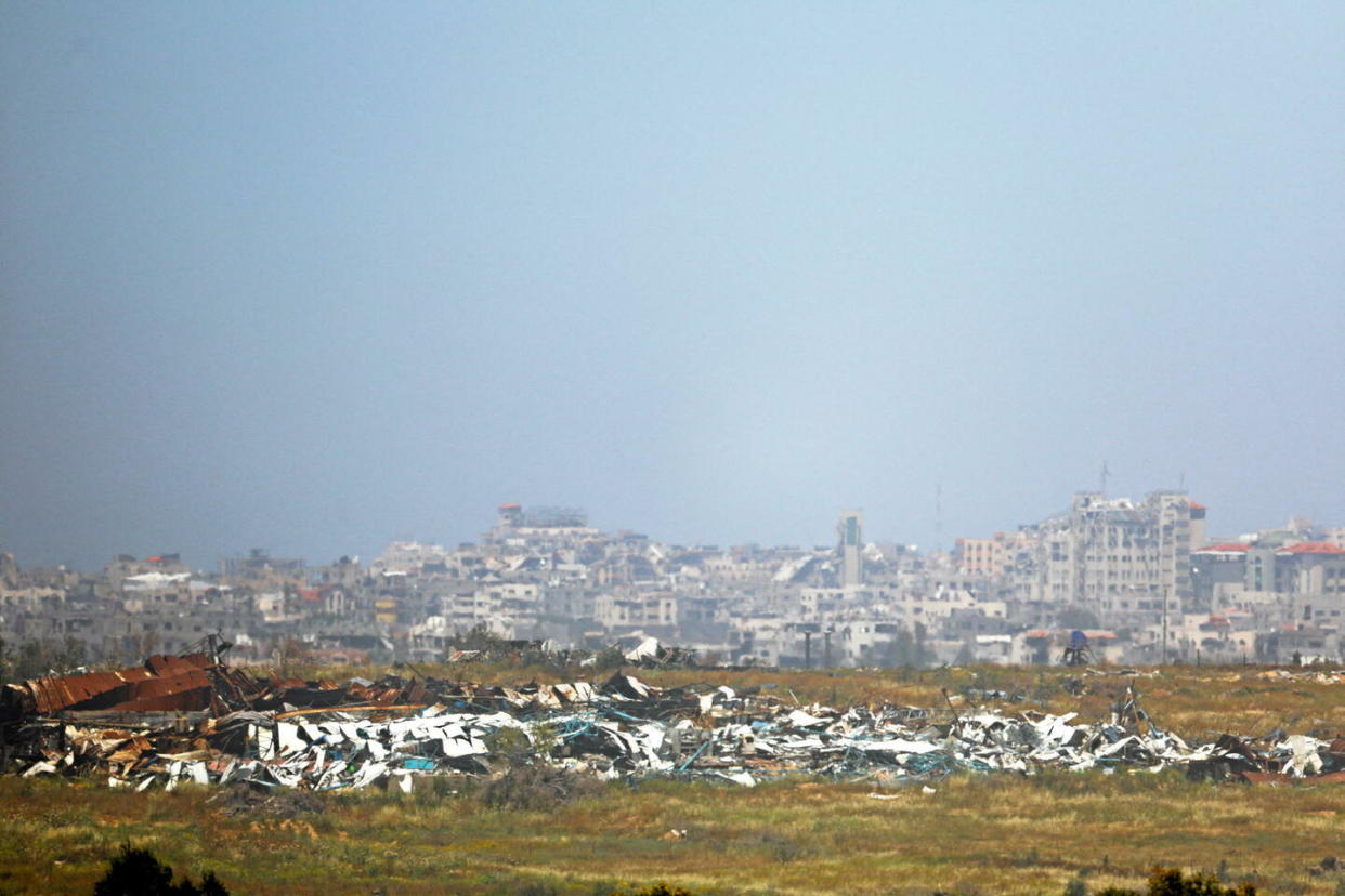 Des bâtiments en ruine à Gaza près de la frontière avec Israël, le 17 avril 2024.  - Credit:Hannah McKay / REUTERS