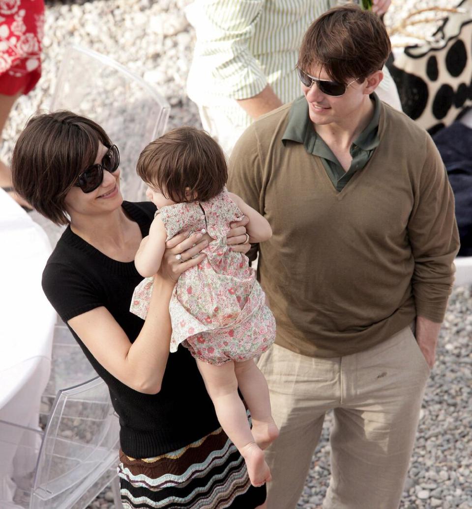 Tom Cruise siempre se mostró como un padre muy presente. Por lo menos eso parecía en cada aparición en público de la familia Cruise-Holmes. El actor, en cada imagen que les tomaban y que daba vuelta al mundo, no podía ocultar el orgullo que le provocaba su hermosa niña