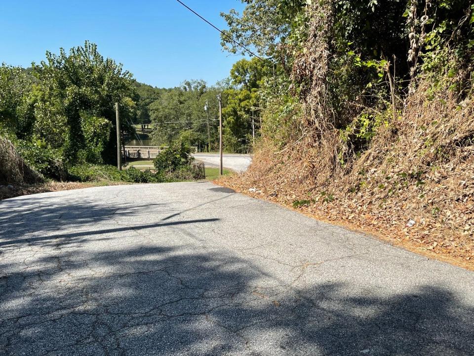 A sharp curve along River Drive between Clifton Park and Coopertown Road in Spartanburg County.