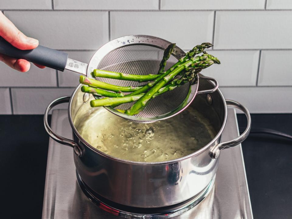 cooked asparagus in a strainer