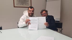 Legendary Macedonian and former Inter Milan soccer player Goran Pandev (left), along with Brera Holdings CEO Sergio Scalpelli (right), sign the acquisition agreement.