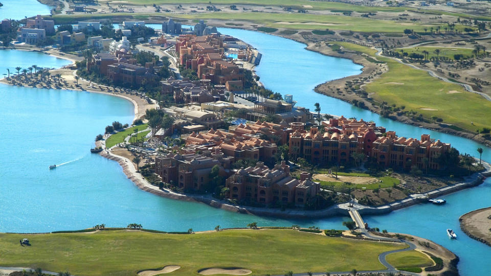 Das Steigenberger Resort mit dem Golfplatz aus der Vogelperspektive