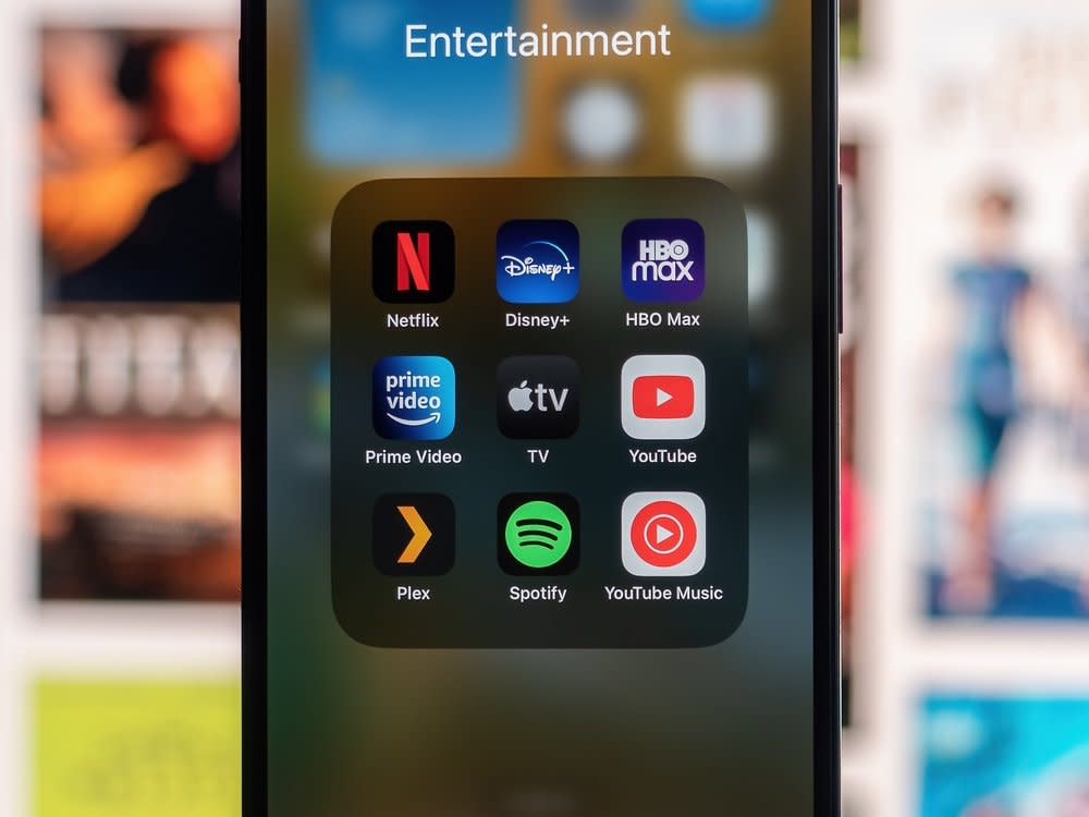 Kinofilme, Serien, Musik, und, und, und: Was es kostet, die ganze Welt des Entertainments zu abonnieren. (Bild: Daniel Chetroni/Shutterstock.com)