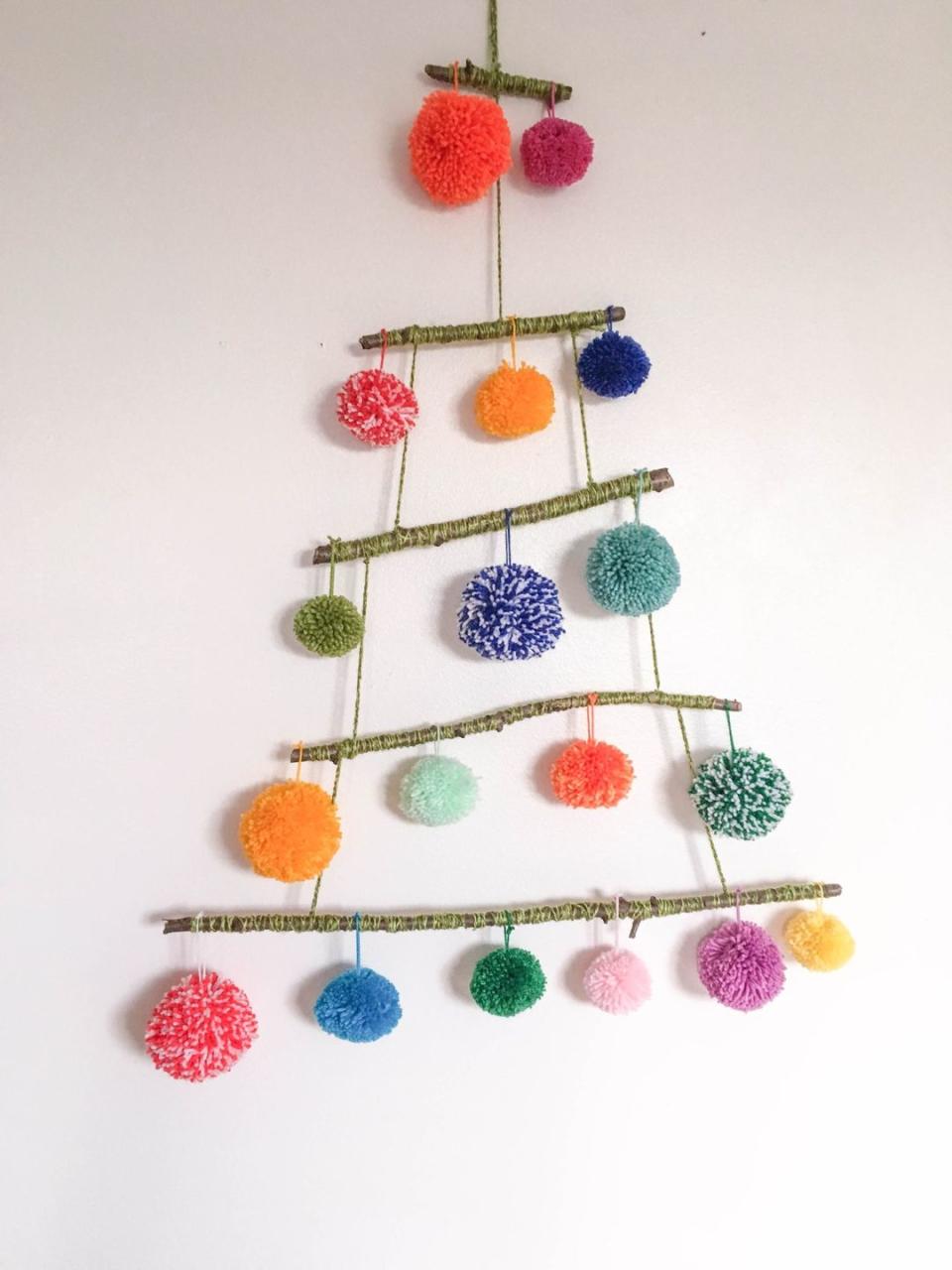 Pom-Pom Alternative Christmas Tree