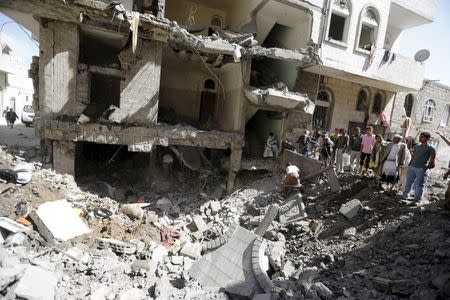 People gather at the site of a Saudi-led air strike in Yemen's capital Sanaa September 22, 2015. REUTERS/Khaled Abdullah