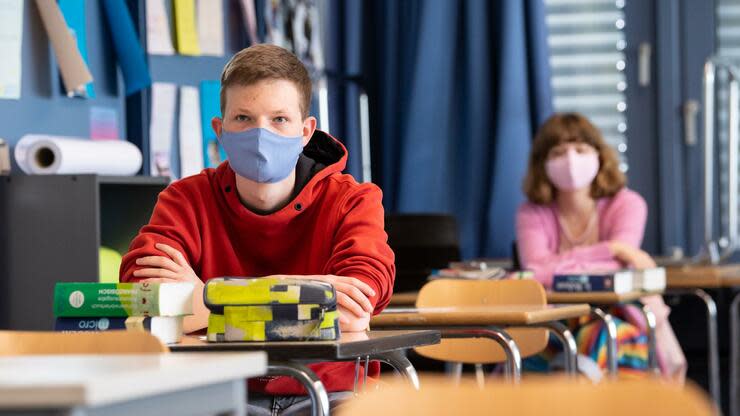 Steigt der landesweite Inzidenzwert auf 35 Fälle pro 100.000 Einwohner in den letzten sieben Tagen, müssen Schüler in Bayern und Baden-Württemberg auch im Unterricht Maske tragen. Foto: dpa