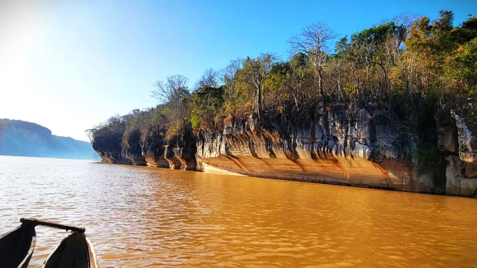 <div class="inline-image__caption"><p>Driving a dual-headed canoe down the Manambolo River</p></div> <div class="inline-image__credit">Jody Ray</div>