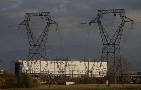 A general view shows France's oldest Electricite de France (EDF) nuclear power station, outside the eastern French village of Fessenheim, near Colmar, November 14, 2013 . REUTERS/Vincent Kessler