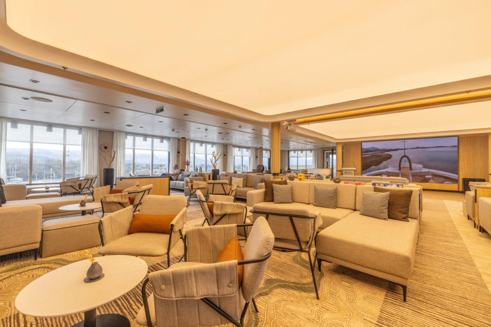 The Observation Lounge on SH Diana shows off its sleek, contemporary, Scandinavian-inspired design. (Swan Hellenic)