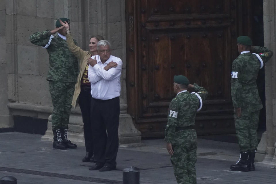 Mexican President Andres Manuel Lopez Obrador and his wife Beatriz Gutierrez say farewell after a march to the capital's main square, the Zócalo, where thousands met to show their support for his government, in Mexico City, Sunday, November 27, 2022. (AP Photo / Marco Ugarte)