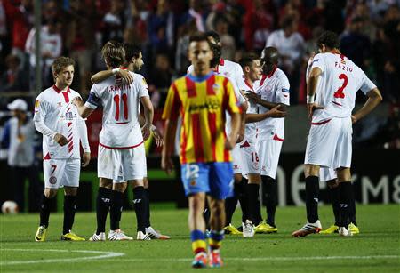 Sevilla's players celebrate winning after the end of their Europa League semi-final first leg soccer match against Valencia in Seville, April 24, 2014. REUTERS/Marcelo del Pozo
