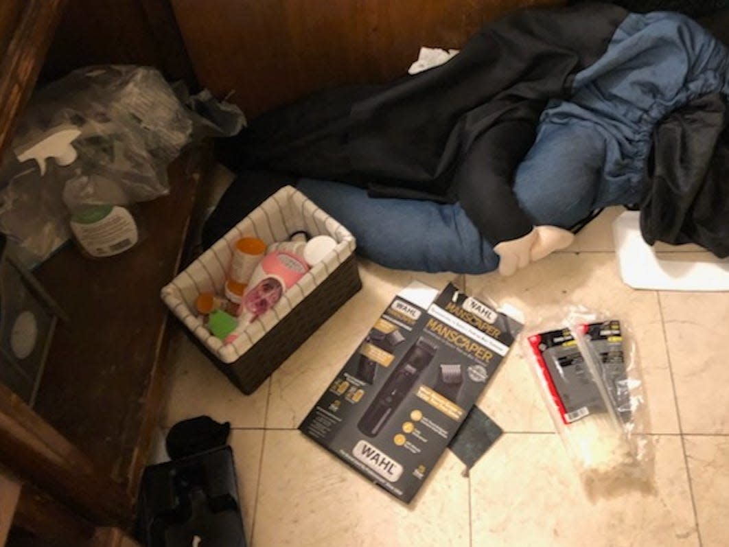 An image provided to Business Insider appears to show a human dummy alongside packets of zip ties in Alison Weinsweig's apartment.