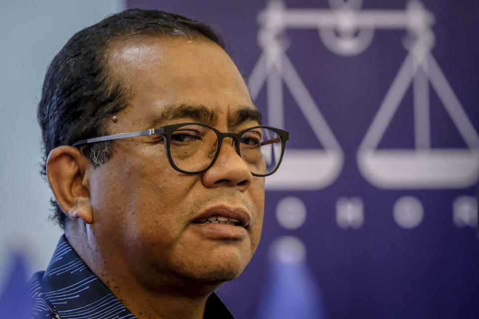 Umno vice-president Datuk Seri Mohamed Khaled Nordin said that holding state elections soon would be necessary to avoid the government from having to rely on the Opposition’s support to continue ruling. — Picture by Hari Anggara