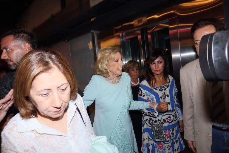 Mirtha Legrand, la diva de 96 años, no se detiene: tras haber retomado su tradicional programa el 20 de enero, está de nuevo en la costa marplatense concurriendo a eventos y disfrutando de la programación teatral; además, los próximos dos envíos de La noche de Mirtha se grabarán desde la ciudad balnearia