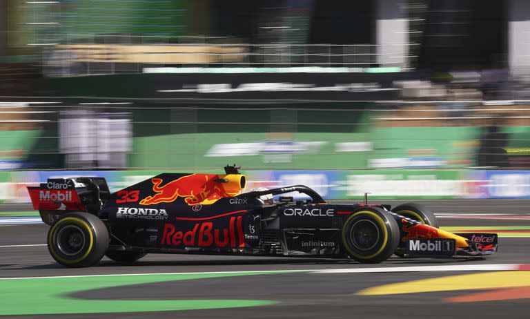 Max Verstappen, de Red Bull, durante la clasificación del Gran Premio de Fórmula 1 de México, en el hipódromo Hermanos Rodríguez.