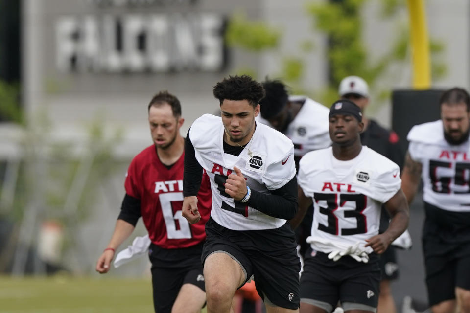 Atlanta Falcons first round draft pick wide receiver Drake London (5) runs during NFL rookie minicamp football practice, Friday, May 13, 2022, in Flowery Branch, Ga. (AP Photo/John Bazemore)
