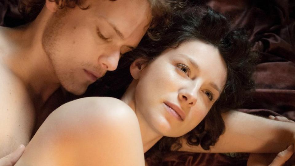 Claire Randall (Caitriona Balfe) und Jamie Fraser (Sam Heughan) in trauter Zweisamkeit