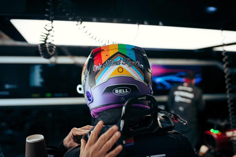 Hamilton provoziert mit Regenbogen-Helm