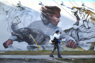 <p>Sharon Nagel, a Miami-Dade County mosquito control inspector, walks through the Wynwood neighborhood looking for mosquitos or breeding areas where she kills the mosquitos with larvicide granules or a fogger spraying pesticide as the county fights to control the Zika virus outbreak on July 30, 2016 in Miami, Fla. (Joe Raedle/Getty Images)</p>