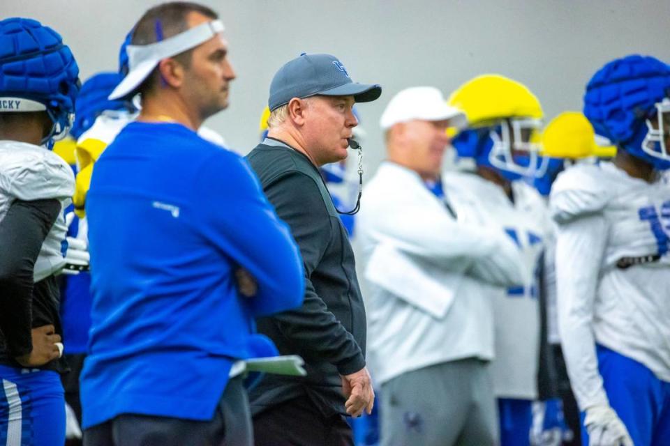 Kentucky head coach Mark Stoops watches his team during practice at the Joe Craft Football Training Facility on March 21. Ryan C. Hermens/rhermens@herald-leader.com