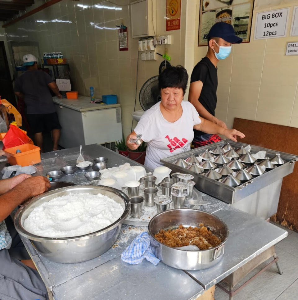 Putu Piring Melaka - Putu Piring